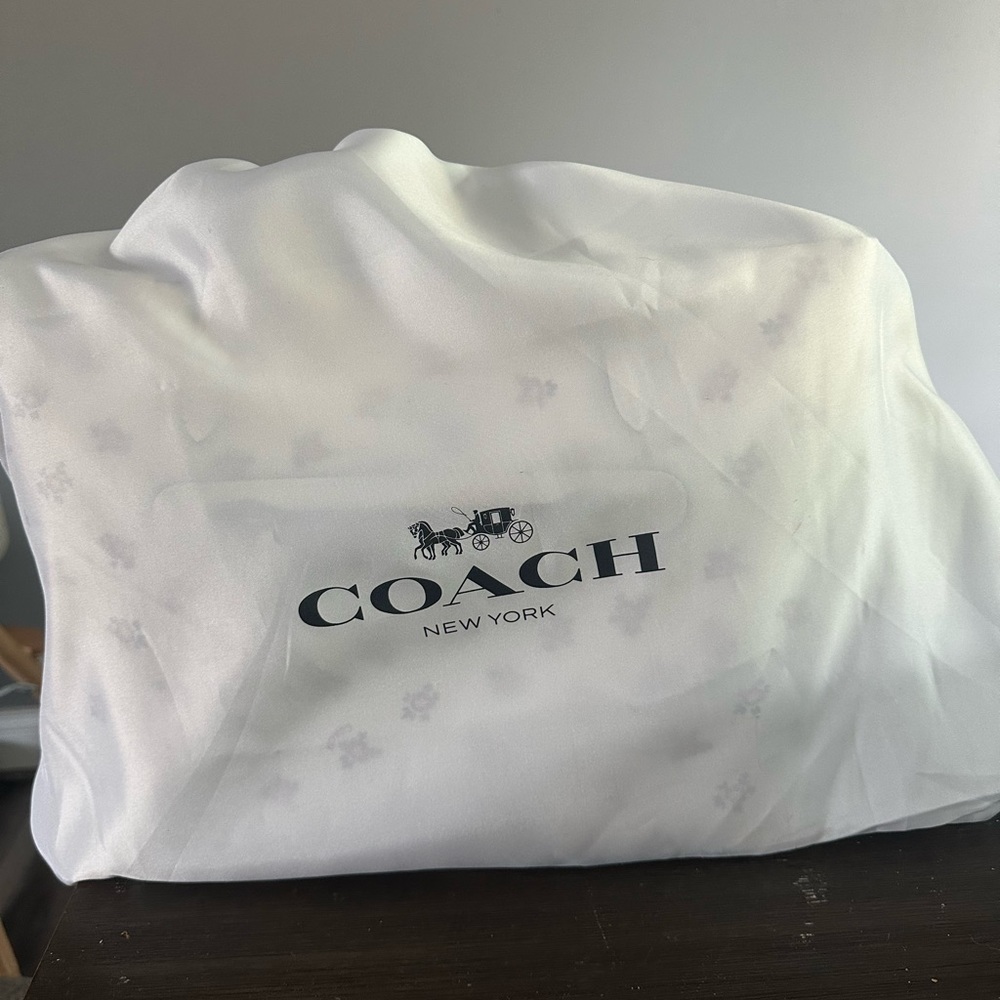 NWT Coach Taylor Tote in Floral - Picture 3 of 7